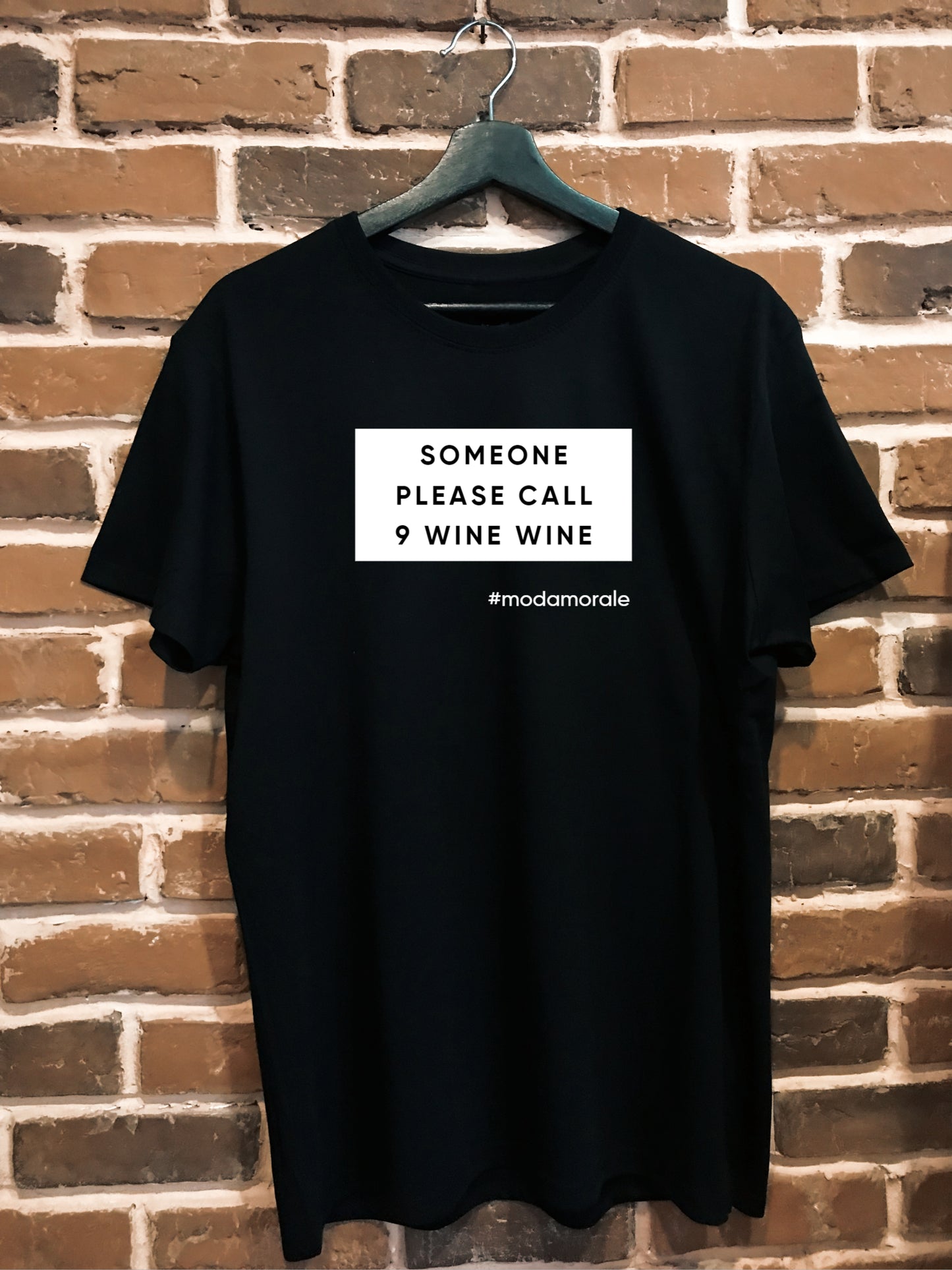 Мъжка тениска "Someone please call 9 wine wine"