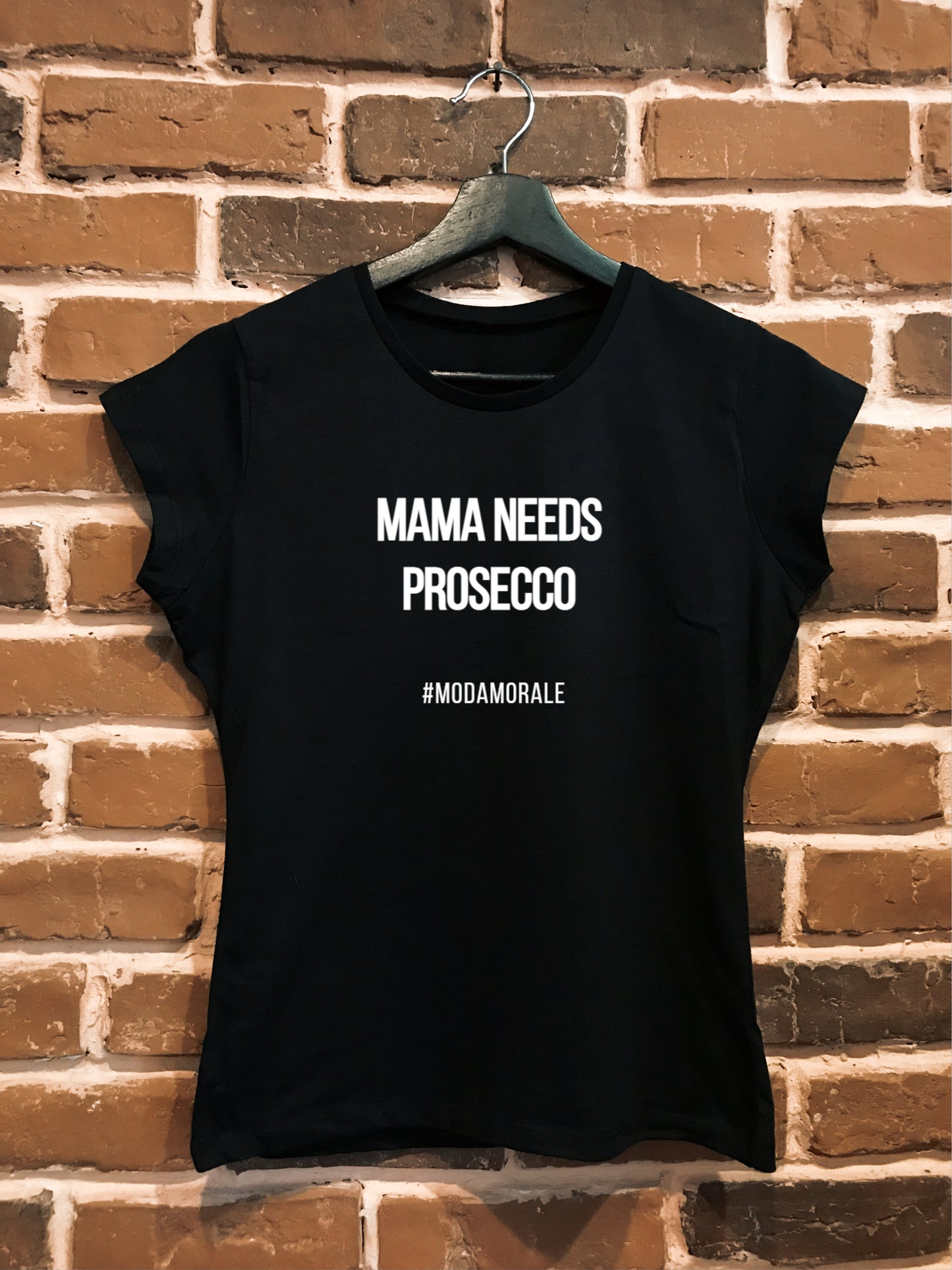 Женска тениска "Mama Needs Prosecco"