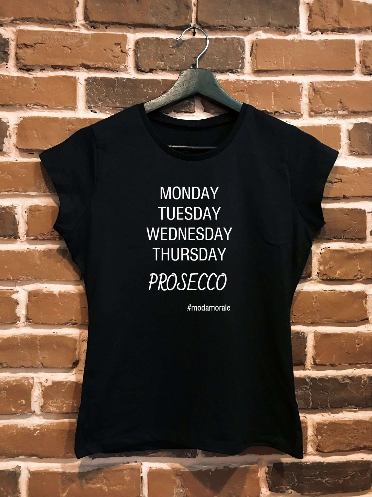 Женска тениска "Monday Tuesday Wednesday Thursday Prosecco"