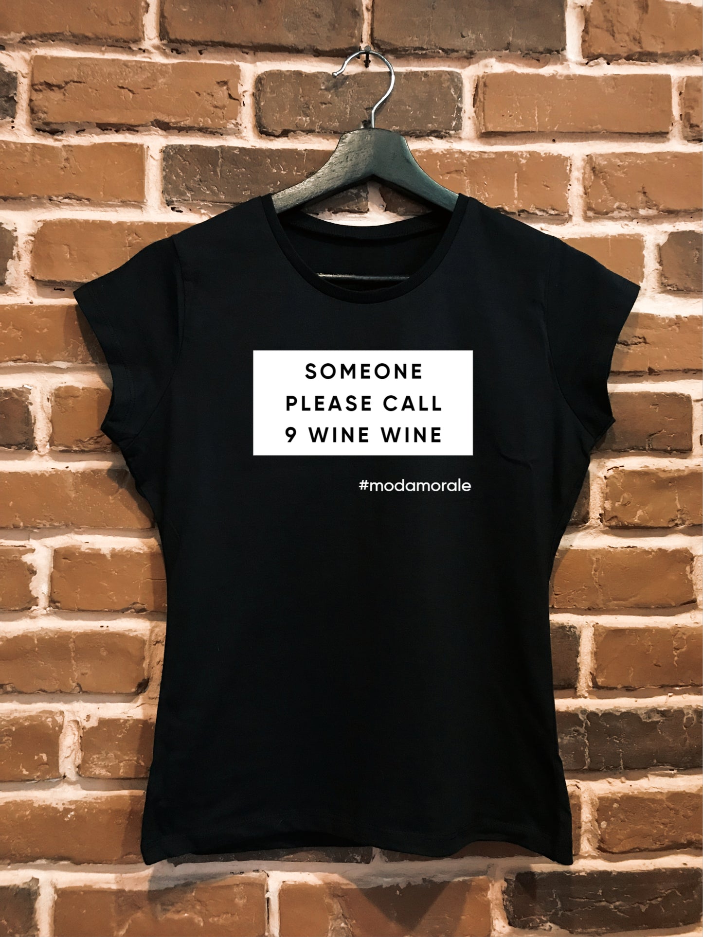 Женска тениска "Someone please call 9 Wine Wine"
