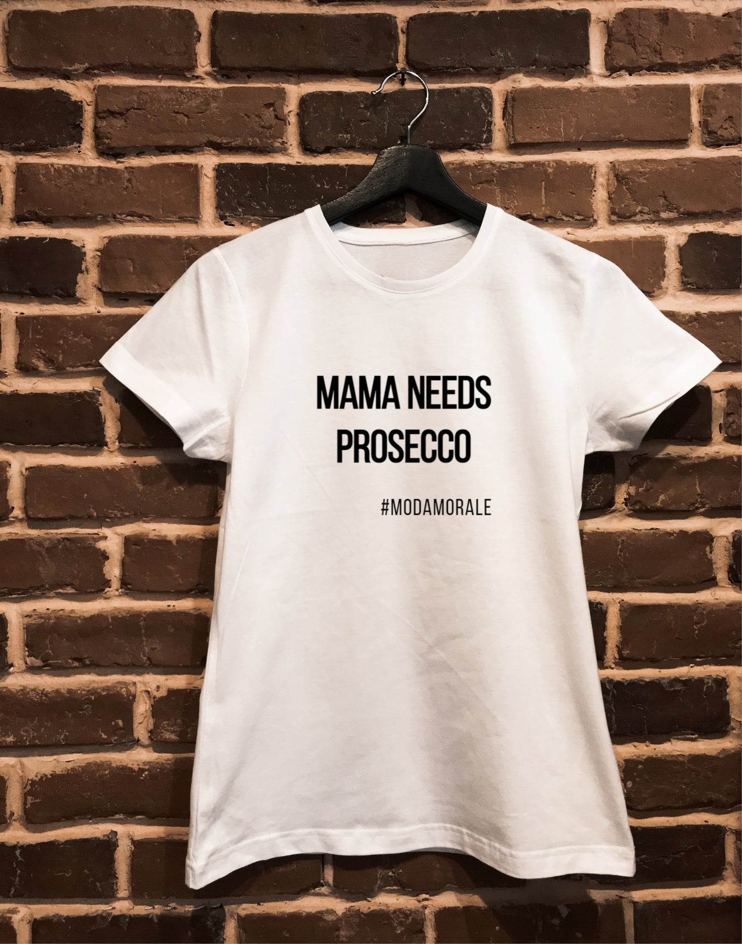 Женска тениска "Mama Needs Prosecco"