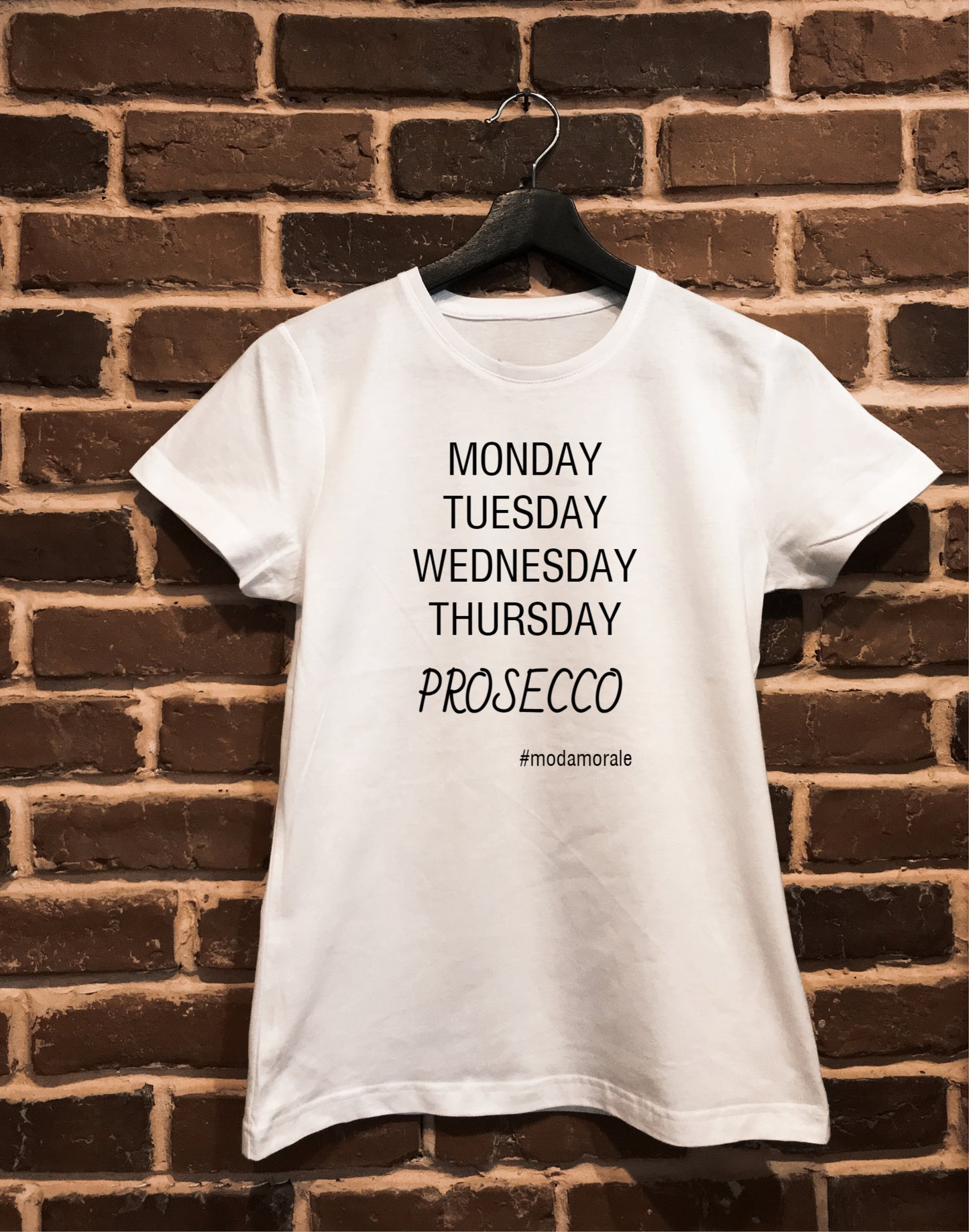 Женска тениска "Monday Tuesday Wednesday Thursday Prosecco"