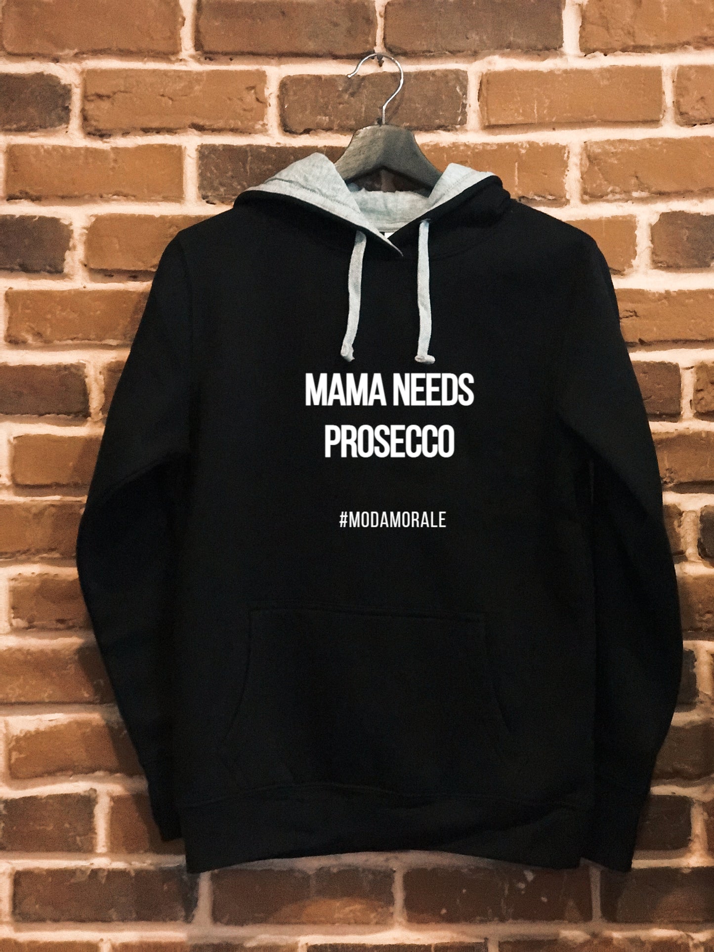 Дамски суичър "Mama Needs Prosecco"