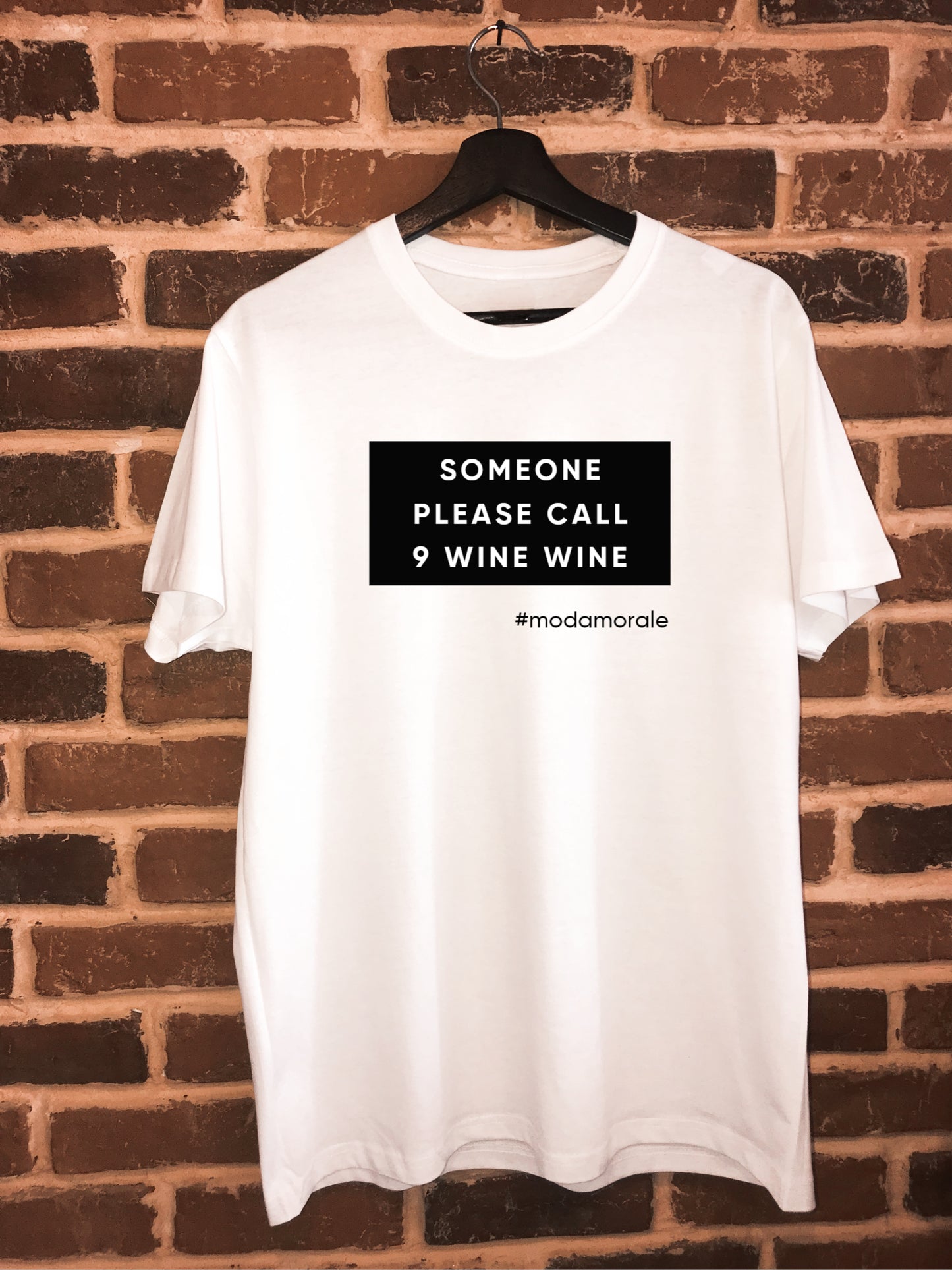 Мъжка тениска "Someone please call 9 wine wine"